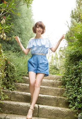 Nanami Hashimoto Photo 4 of 4