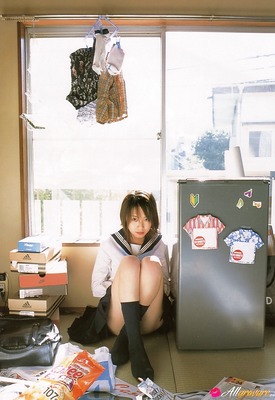 Emi Hasegawa Photo 2 of 4