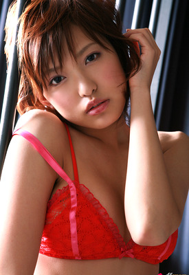 Erisa Nakayama Photo 4 of 4