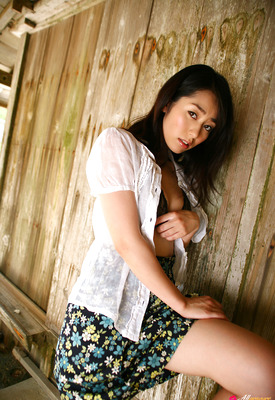 Momoko Tani Photo 4 of 4