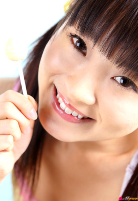 Kana Moriyama Photo 1 of 4