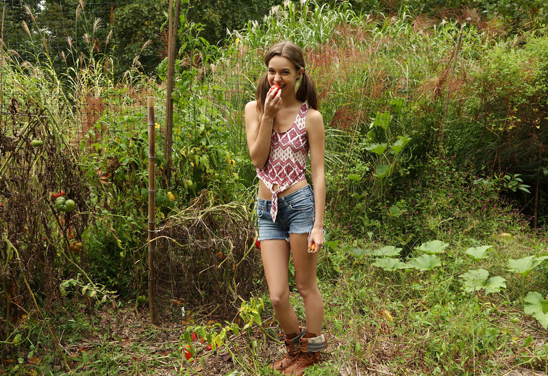 Tali Dova Photo 8 of 9