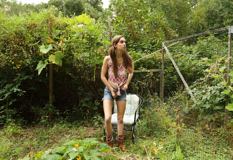 Tali Dova Photo 7 of 9