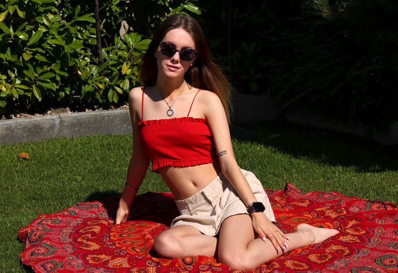 Liz Ocean Photo 8 of 17