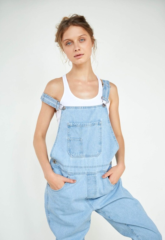 Amelie Lou in Passion For Painting