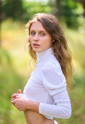 Amelie Lou in Run Free