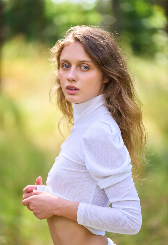 Amelie Lou in Run Free