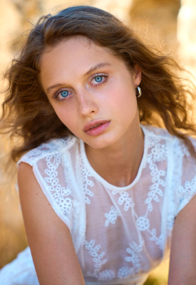 Amelie Lou Official