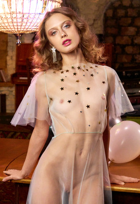 Amelie Lou Official