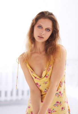 Amelie Lou in Light Of Love