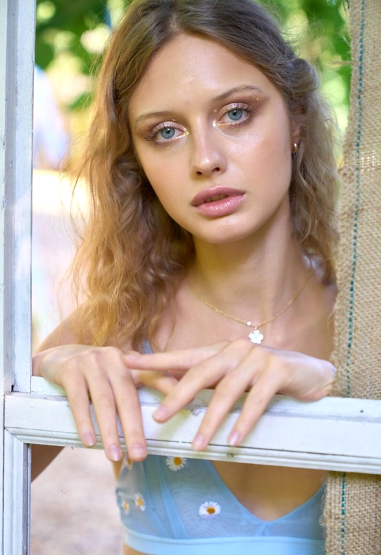 Amelie Lou in Light Fantastic