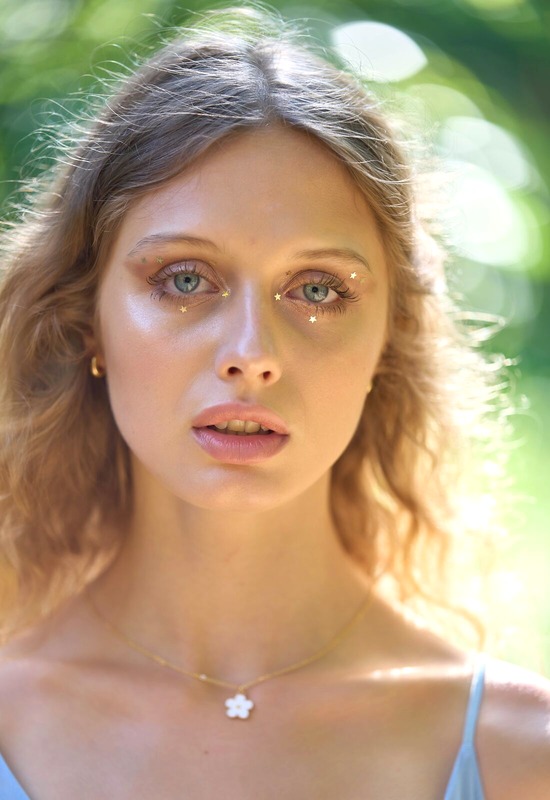 Amelie Lou in Light Fantastic