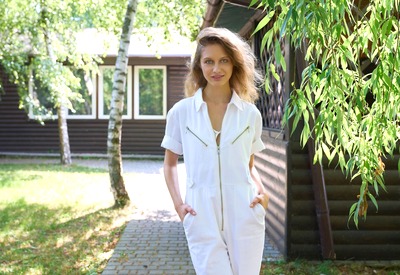 Amelie Lou in Summer Camp