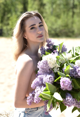 Leticia in Feeling by Amour Angels