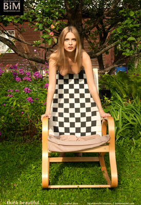 Victoria K Photo 4 of 6