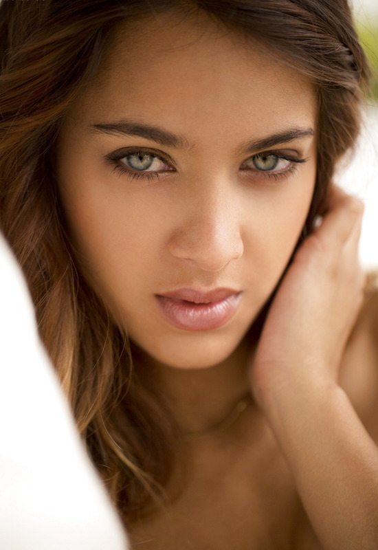 Uma Jolie in Softcore Shots by Digital Desire