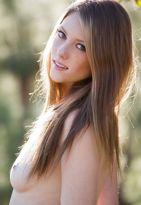 Shae Snow Photo 4 of 10