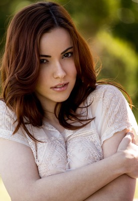 Elizabeth Marxs Photo 11 of 15