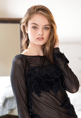 Lexie Fox Photo 6 of 15