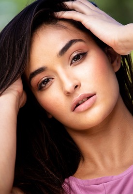 Emily Willis Photo 5 of 13