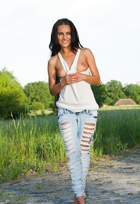 Viola D Photo 3 of 3