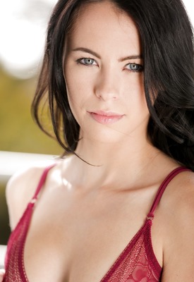 Veronica Radke Photo 9 of 17