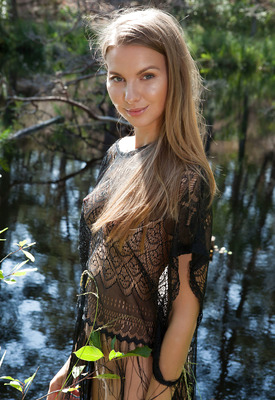 Lara Sugar Photo 3 of 11