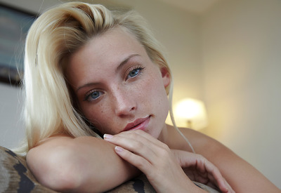 Adele in Realidad by Errotica Archives