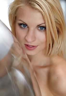 Karina Laboom Photo 8 of 8