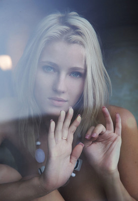 Mila Zerra Photo 1 of 9