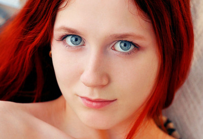 Alice in Rojo by Eternal Desire