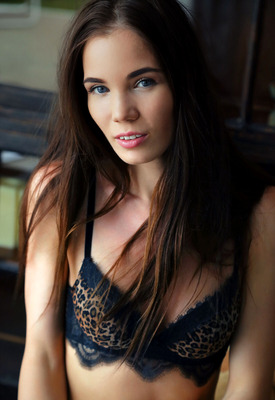 Lovenia Lux Photo 2 of 8