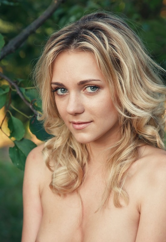 Erotic Blonde Thea by Femjoy