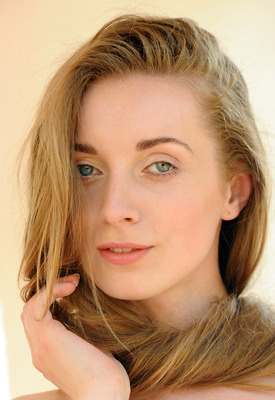 Leanne J Photo 4 of 4