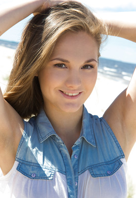 Selena B Photo 10 of 12