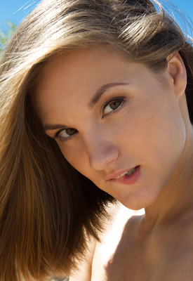 Selena B Photo 3 of 12