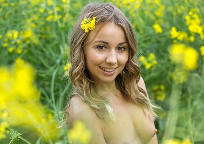 Linda A in Field Of Gold by Femjoy - 11 of 16