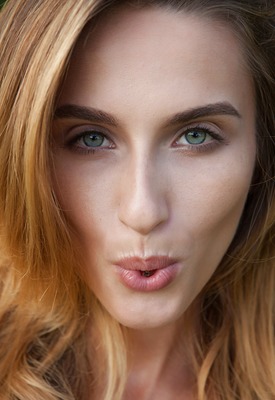 Cara Mell Photo 1 of 20