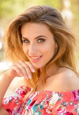 Cara Mell Photo 15 of 20