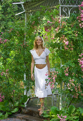 Corinna in Summer Love by Femjoy