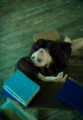 Alice Kelly Photo 8 of 14