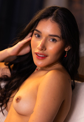 Carolina Guerrero Photo 5 of 14