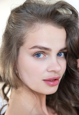 Anna Vega Photo 2 of 4