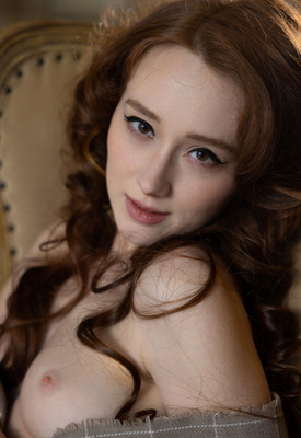Alice Mido Photo 13 of 16