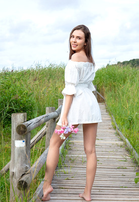 Mira Si in Romantic Bridge by Femjoy