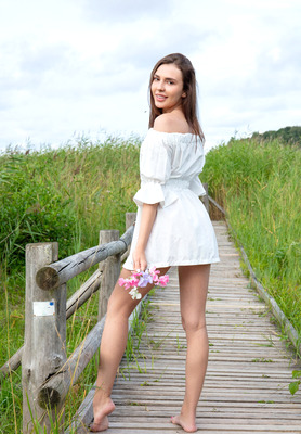 Mira Si in Romantic Bridge by Femjoy - 1 of 15