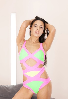 Apolonia Lapiedra Photo 6 of 12