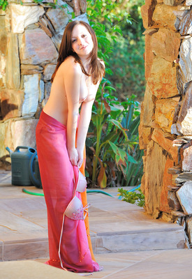 Ally Evans Photo 9 of 15