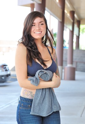 Lyanna Photo 5 of 14