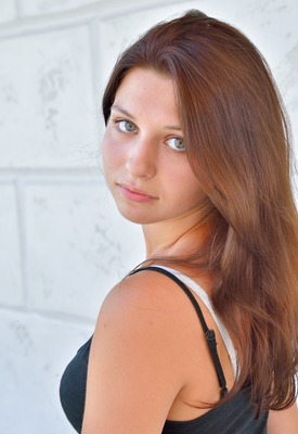 Ariana Photo 9 of 11